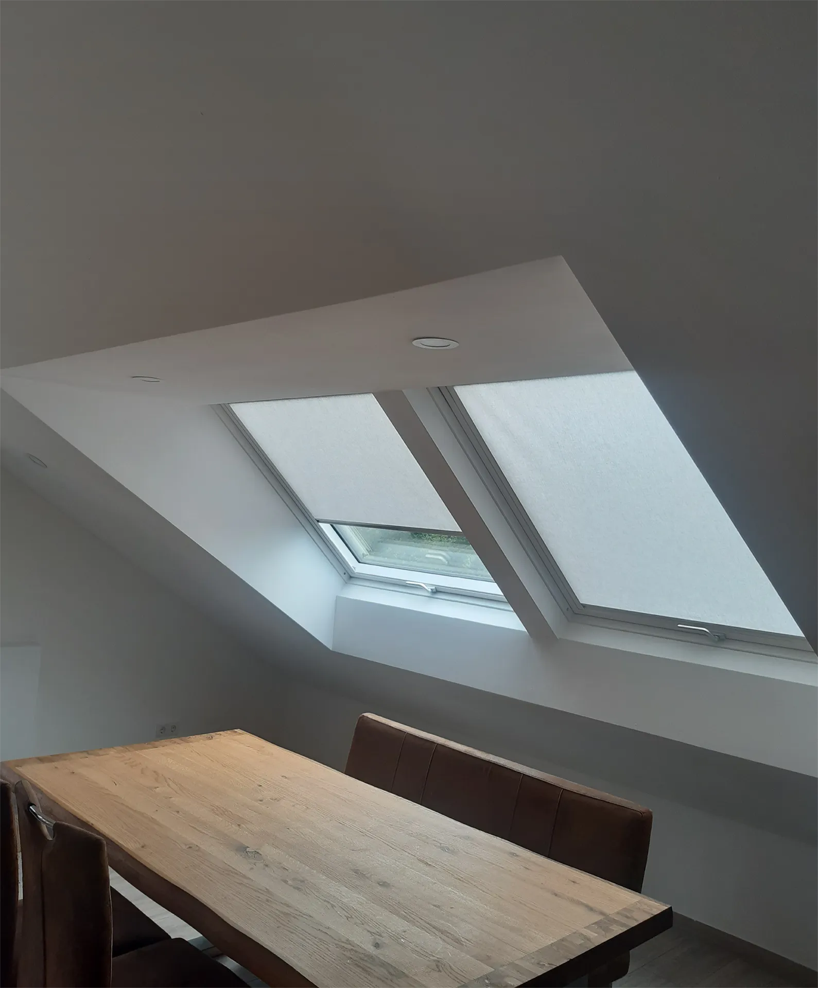 Fenster im Dach eines Hauses